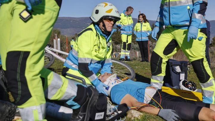 Simulacro de accidente de ciclista en el valle del Lozoya con intervención del Summa 112