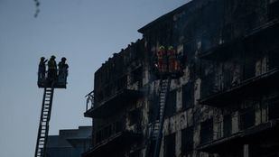 Hallado un nuevo cuerpo que eleva a diez los fallecidos en el incendio de Valencia