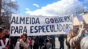 "No al pelotazo de la Ermita del Santo", centenares de personas protestan contra "especulación" y reclaman más equipamientos