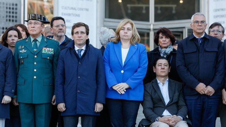 Almeida y Pérez de los Cobos en el minuto de silencio