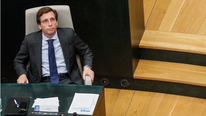 Almeida durante una sesión del Pleno municipal