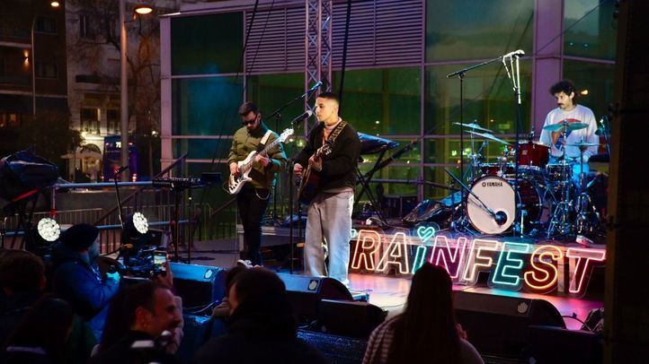 Gus actuando en el Trainfest.