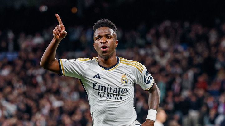 Vinícius, tras marcar su gol ante el Leipzig en octavos de final de la Champions League en el Bernabéu