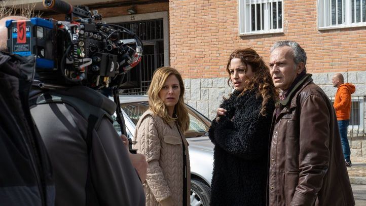 José Coronado, María Molins y Laura Ramos durante el rodaje de 'Entrevías'.
