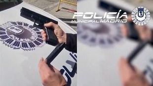 Dos detenidos por conducir ebrios y con carné falso y por llevar cocaína y una pistola simulada en el coche