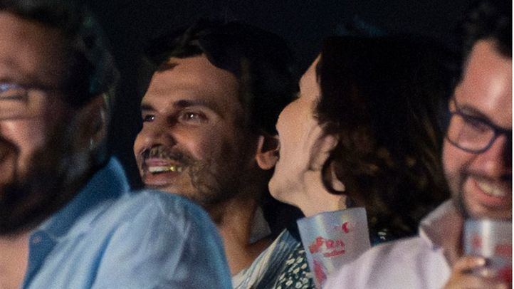Isabel Díaz Ayuso junto a su pareja, Alberto González, disfrutando del concierto de Robbie Williams en el Festival Mad Cool