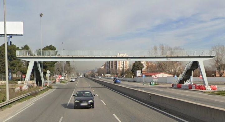 Pasarela peatonal en la Avenida de Andalucía