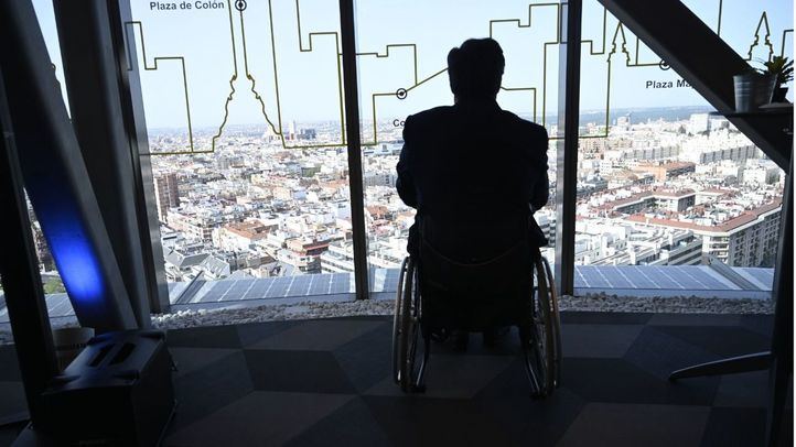 Persona en silla de ruedas