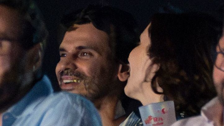 Isabel Díaz Ayuso junto a su pareja, Alberto González, disfrutando del concierto de Robbie Williams en el Festival Mad Cool