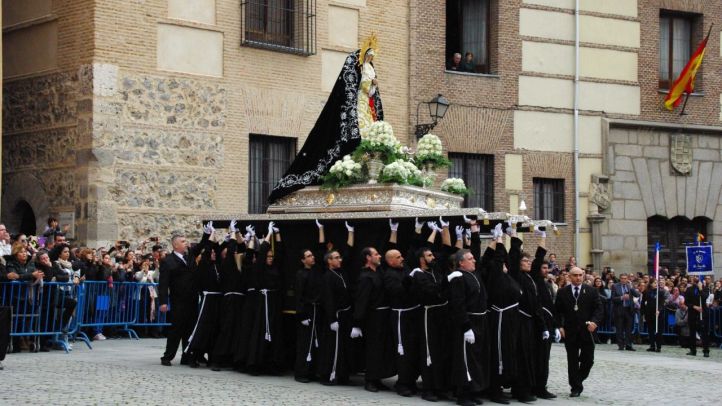 Virgen de la Soledad en procesión