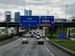 Retenciones en las carreteras de Madrid en la 'Operación Retorno' de Semana Santa