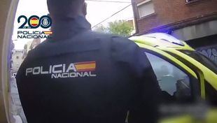 Policías nacionales salvan la vida de un bebé en Puente de Vallecas