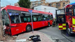 Un autobús choca contra un muro en Valdemoro