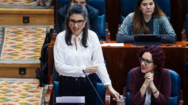 La portavoz de Más Madrid en la Asamblea, Manuela Bergerot, interviene durante un pleno en la Asamblea de Madrid