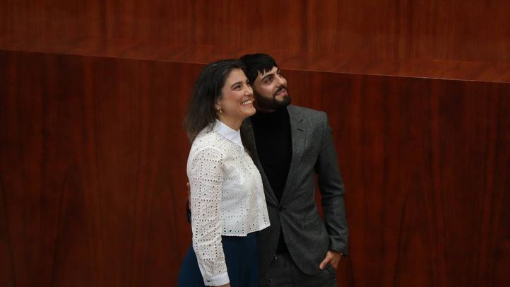 Manuela Bergerot, junto a Samuel Escudero en la Asamblea de Madrid