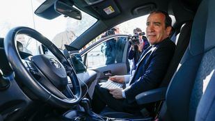 Borja Carabante en el nuevo 'vehículo' espía contra los residuos fuera de los contenedores