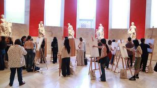 Estudiantes de Bachillerato emulan a los maestros del Prado en la IV Olimpiada de Dibujo Artístico