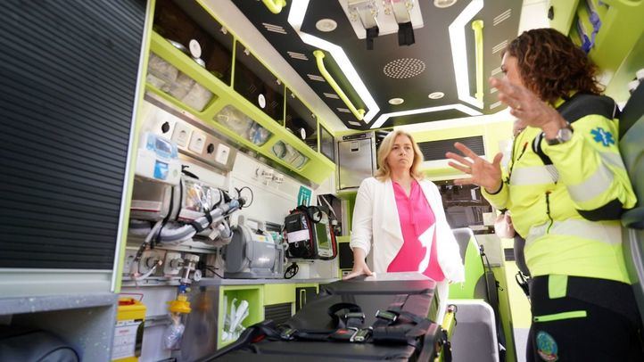 Inma Sanz presenta las nuevas ambulancias de SAMUR-PC y coloca la primera piedra de una de sus bases