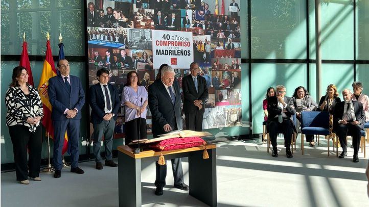 El expresidente de la Comunidad de Madrid Joaquín Leguina toma posesión como consejero de la Cámara de Cuentas regional.