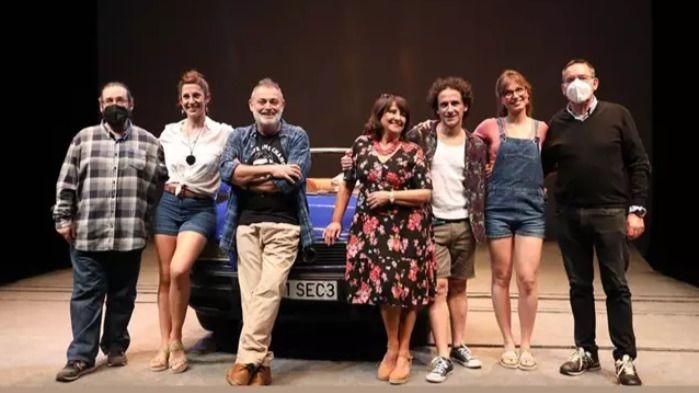 El director Ramón Paso a la izquierda, junto al equipo de la producción 'Blablacoche'