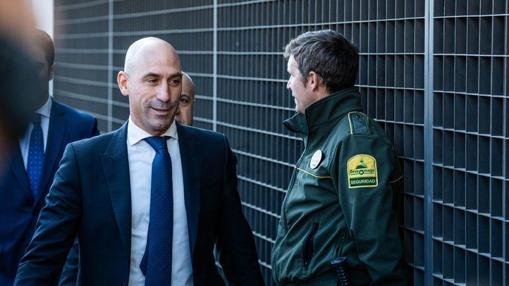 El expresidente de la RFEF Luis Rubiales (i) a su llegada a declarar en calidad de imputado al Juzgado de Primera Instancia e Instrucción Número 4 de Majadahonda, a 29 de abril de 2024