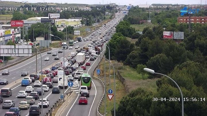 Retenciones en la A-4 en la salida del puente de mayo