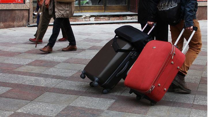 Turistas con maletas