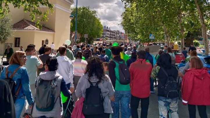 Movilización de los madres y padres de los colegios Gabriela Morreale y Miguel de Cervantes.