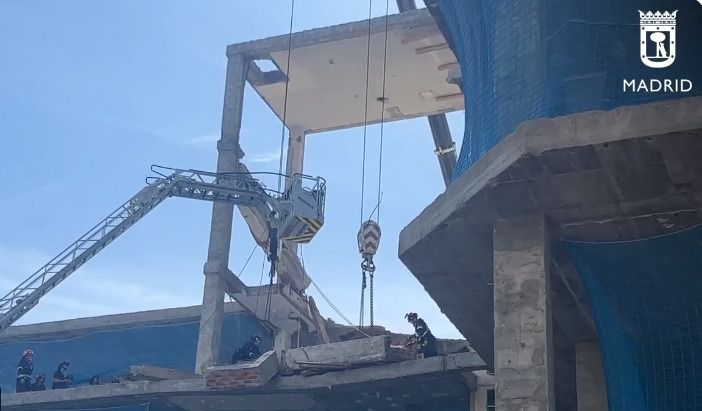 Recuperados los cuerpos de los obreros fallecidos al derrumbarse un forjado en una obra.