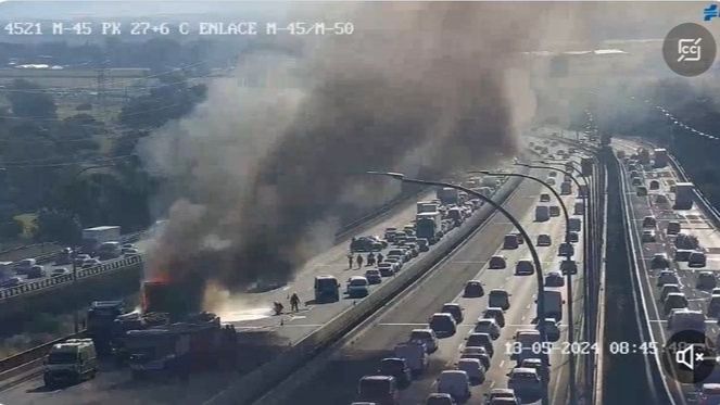 Incendio de un camión en la M-45