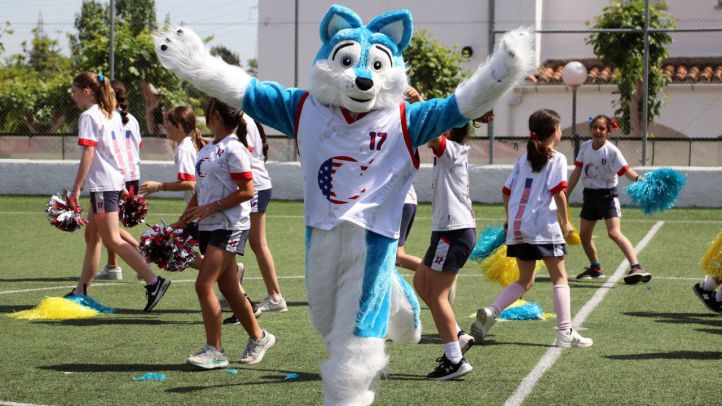 Howler, la mascota de Casvi International American School de Tres Cantos