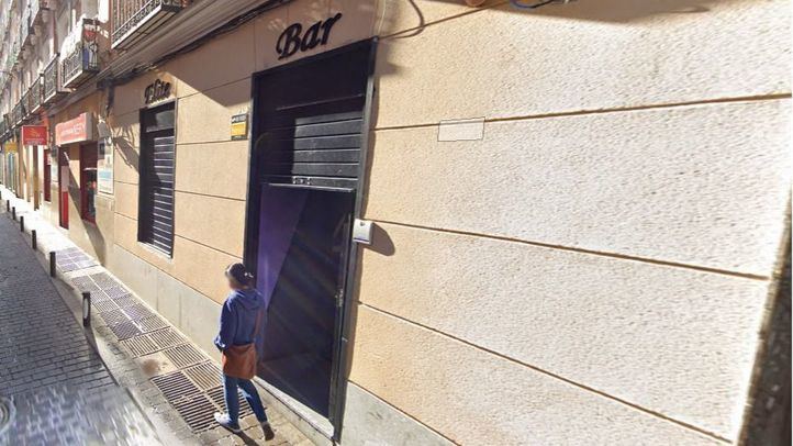 Detenido un hombre por pegar a una mujer y luego a un agente tras una pelea a las puertas de un bar en Tetuán