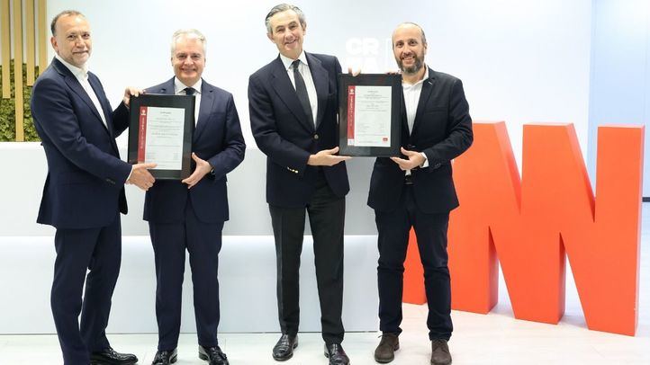 De izda. a dcha, Javier Castells, Regional Manager zona centro de Bureau Veritas; José Luis Vaquero, director del área de Compliance de CreaMNN; Alvaro Aresti, presidente de CreaMNN; y David Gómez, Responsable desarrollo de negocio Compliance y TIC de Bureau Veritas.