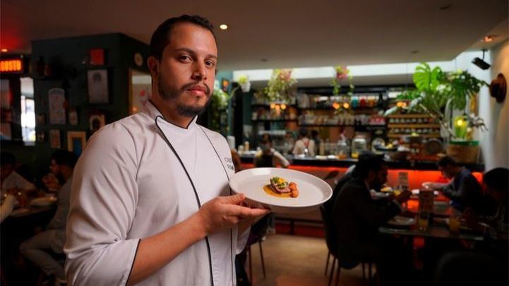 El Corte Inglés lleva a sus cafeterías el imaginario gastronómico del chef colombiano Cristian Ramírez