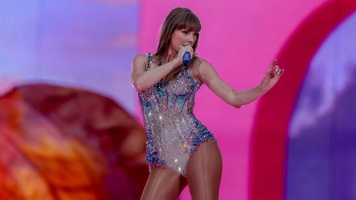 La cantante Taylor Swift durante la primera de sus dos actuaciones en el Estadio Santiago Bernabéu, a 29 de mayo de 2024
