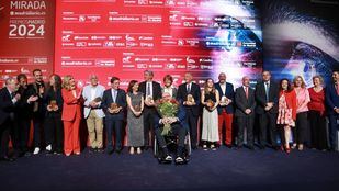 Foto familia de los premiados