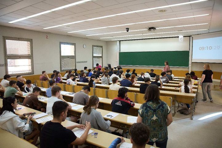 Examen de EvAU en la Universidad de Alcalá de Henares