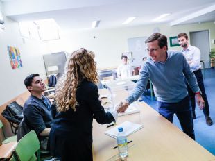 Los candidatos a las elecciones europeas y políticos madrileños acuden a su cita con las urnas