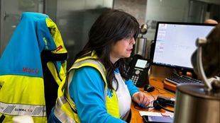 Médico del Summa112 en el centro de coordinación de emergencias