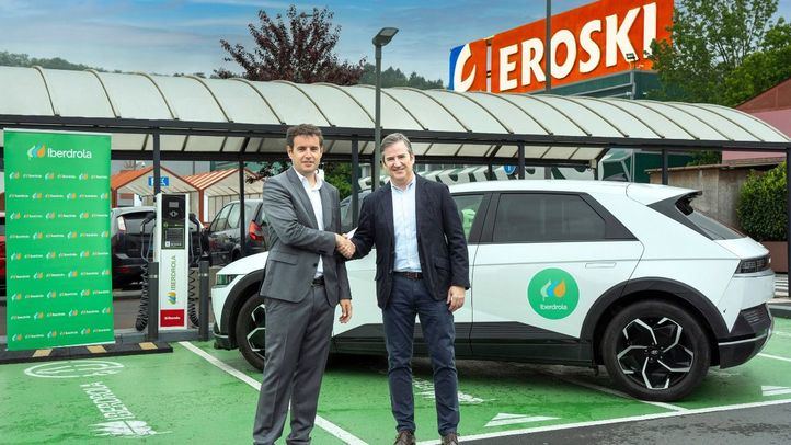 Iberdrola y Eroski firman un acuerdo para instalar 1.000 puntos de recarga para vehículos eléctricos