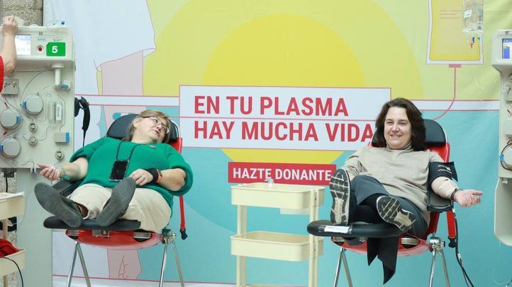 Dos donantes de plasma.