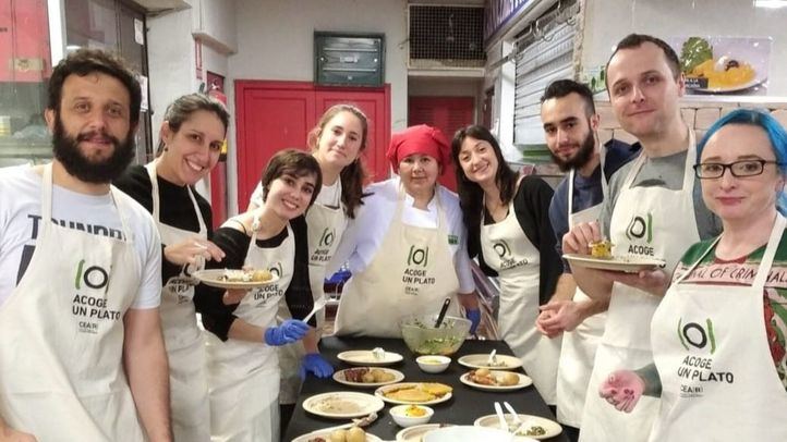 Taller de cocina colombiana en un mercado municipal de la capital