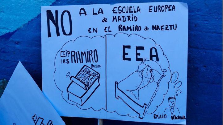 Cartel en la manifestación de las familias del Ramiro de Maeztu