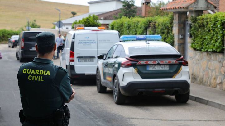 Calle acordonada por la Guardia Civil en Soto del Real