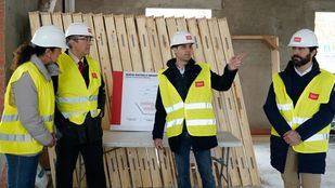 Emilio Viciana visita las obras de una nueva escuela infantil impulsada por el Ejecutivo regional