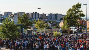 Concentración en la estación Hospital del Henares por los problemas en la L7B de Metro