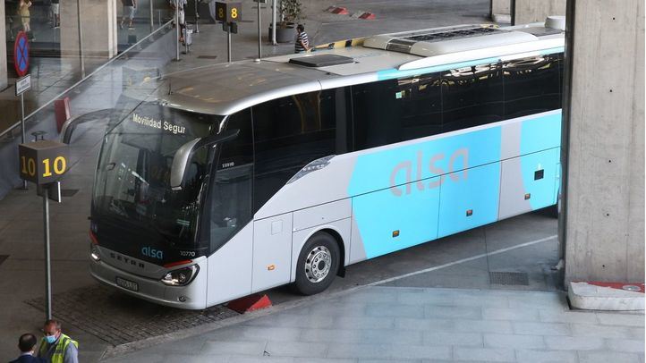 Autobús de Alsa en la T4 del Aeropuerto Adolfo Suárez Madrid-Barajas