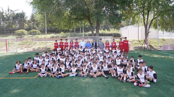 El Centro Deportivo Municipal Vicente del Bosque, en el distrito de Fuencarral-El Pardo, acoge, desde el 24 de junio hasta el 2 de agosto, un campus infantil de fútbol