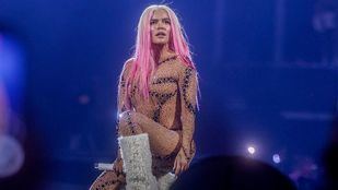 Primer día 'bonito' para Karol G en el Santiago Bernabéu