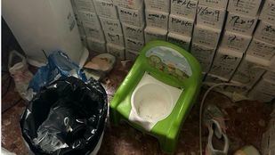 Habitación donde estaba encerrada la mujer liberada por la Policía.